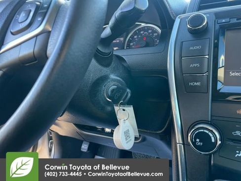 Used 2017 Toyota Camry SE w/ Moonroof Package image 22