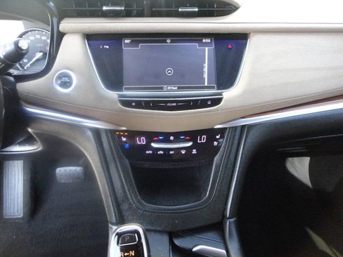 Used 2018 Cadillac XT5 Platinum AWD/4WD image 8