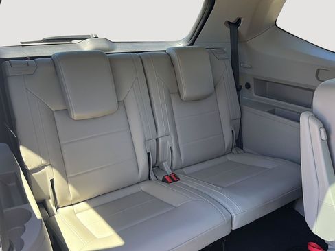Used 2023 Volkswagen Atlas SE w/ Panoramic Sunroof Package AWD/4WD image 15