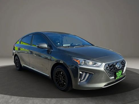 Used 2022 Hyundai Ioniq SE image 4