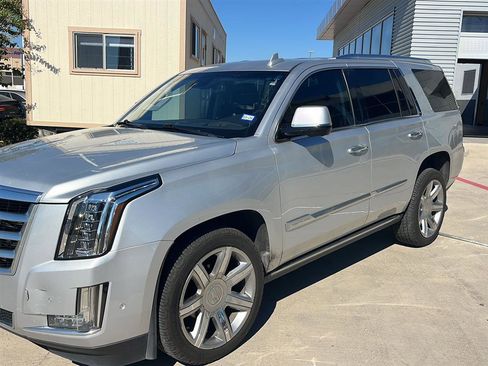 Used 2020 Cadillac Escalade Premium Luxury image 1