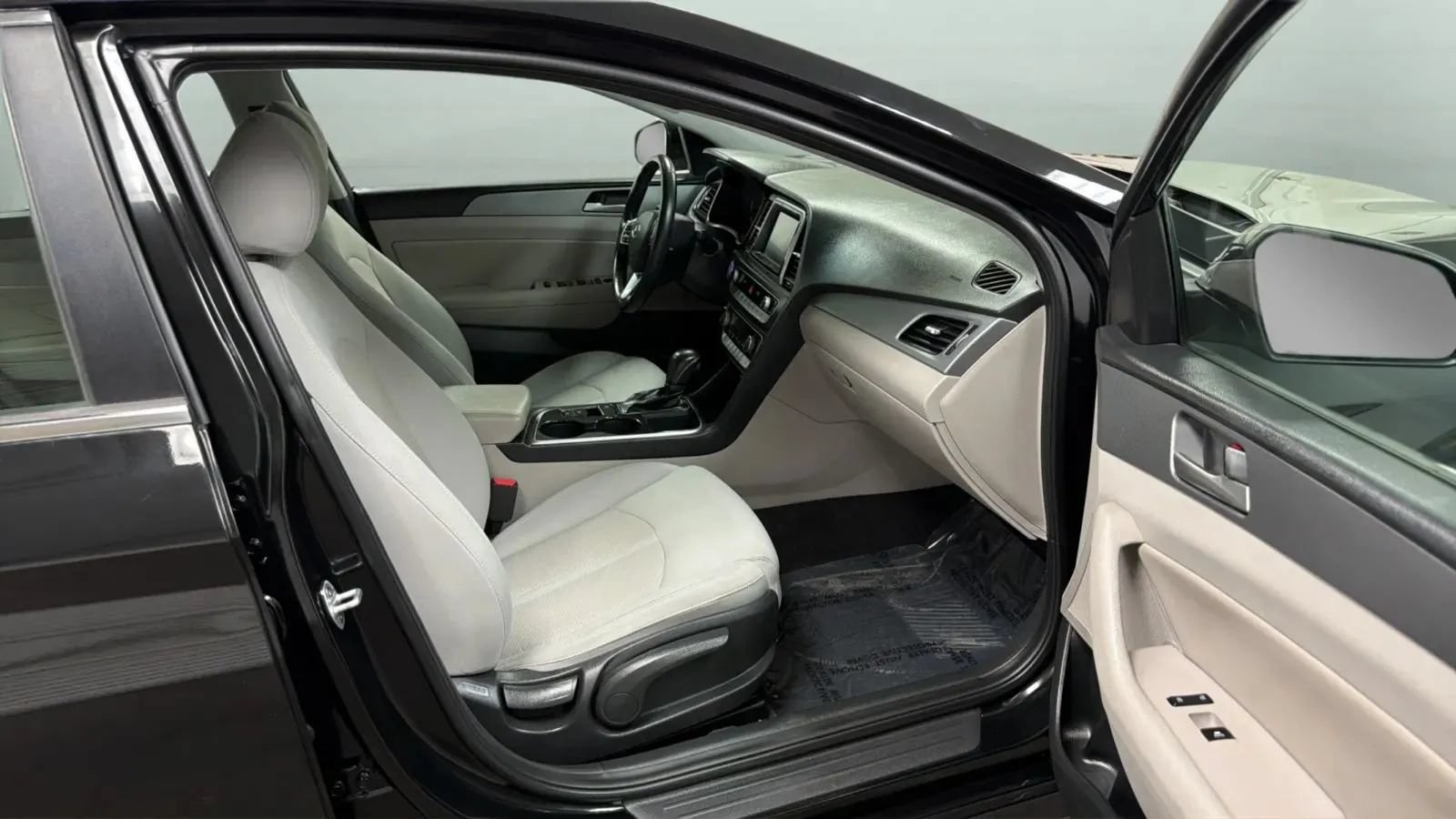 Used 2019 Hyundai Sonata SEL w/ Tech Package 02 FWD image 23