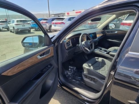 Used 2024 Volkswagen Atlas SE AWD/4WD image 20