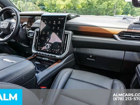 Used 2025 GMC Yukon XL Denali image 27