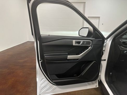 Used 2022 Ford Explorer XLT image 59