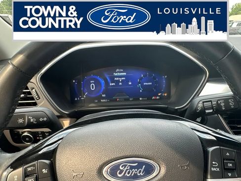 Used 2022 Ford Escape Titanium w/ Class II Trailer Tow Package AWD/4WD image 17