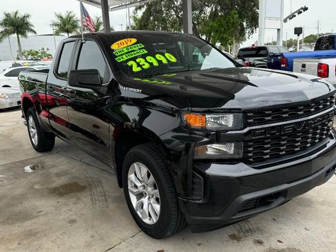 Used 2019 Chevrolet Silverado 1500 Custom w/ Custom Convenience Package image 3