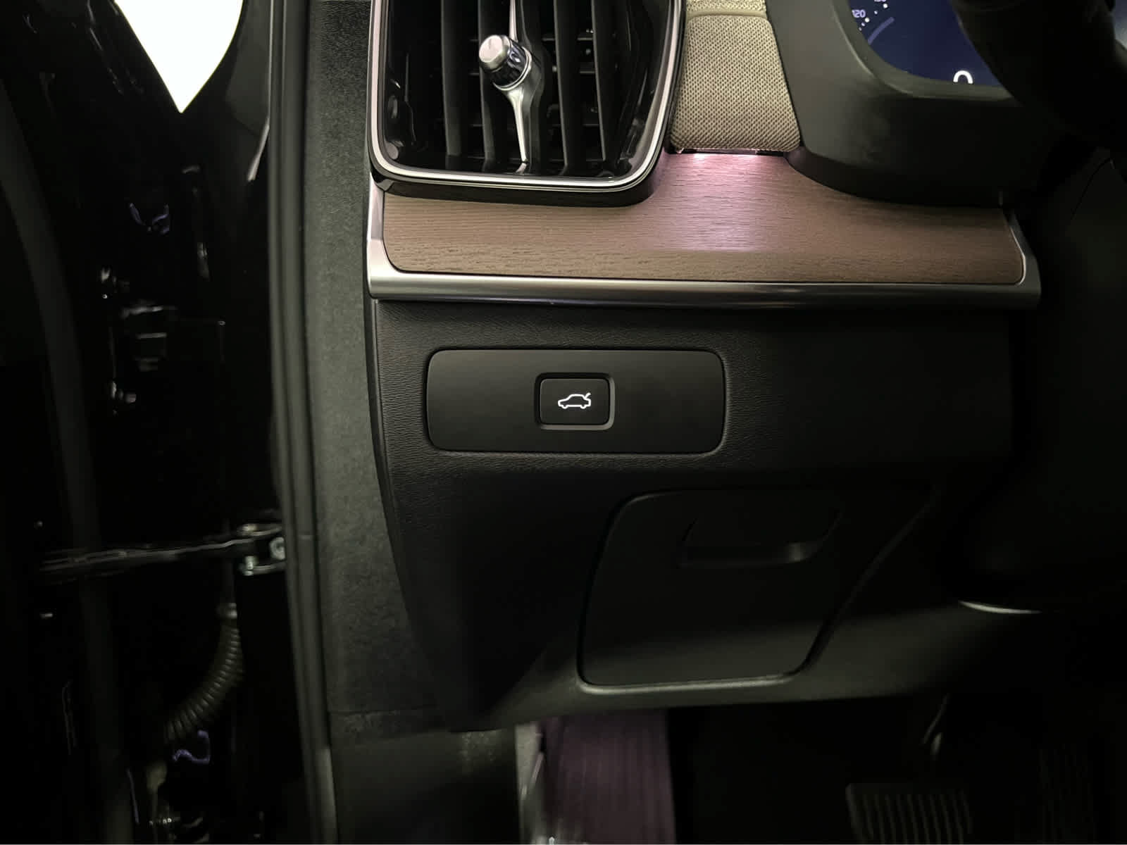 Used 2025 Volvo XC90 B5 Plus w/ Protection Package Premier AWD/4WD image 21
