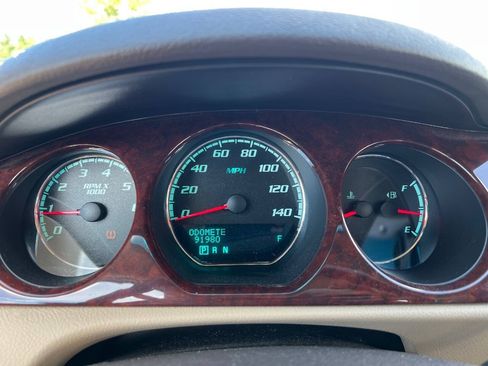 Used 2010 Buick Lucerne CXL FWD image 8
