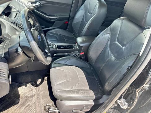 Used 2016 Ford Focus SE w/ Equipment Group 201A FWD image 16
