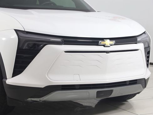 Used 2025 Chevrolet Blazer EV LT AWD/4WD image 36