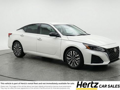 Used 2025 Nissan Altima 2.5 SV FWD image 1