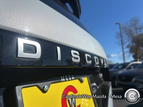 Used 2023 Land Rover Discovery Metropolitan Edition image 11