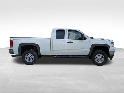 Used 2011 GMC Sierra 2500 SLE image 2