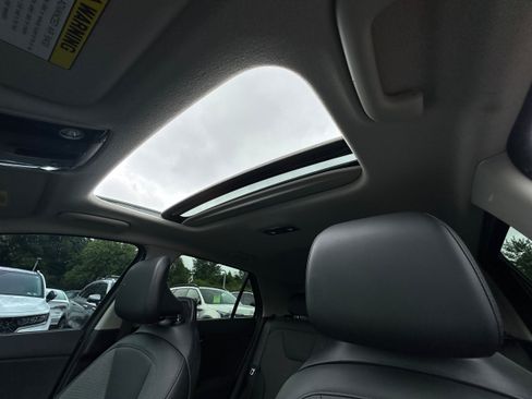 Used 2024 Kia Niro EX Touring FWD image 32