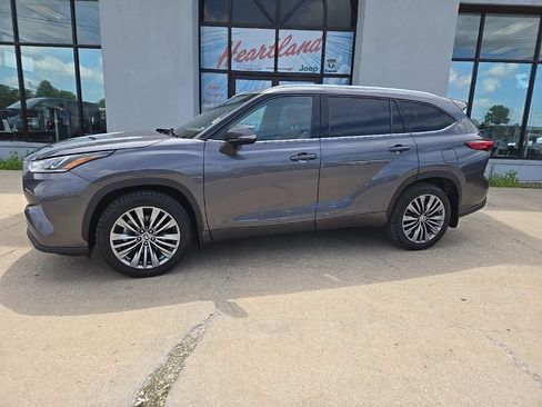Used 2021 Toyota Highlander Platinum AWD/4WD image 5