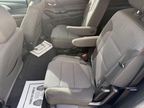 Used 2018 Chevrolet Traverse LT image 5