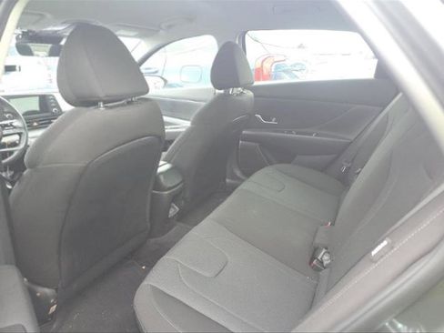 Used 2025 Hyundai Elantra SE FWD image 7