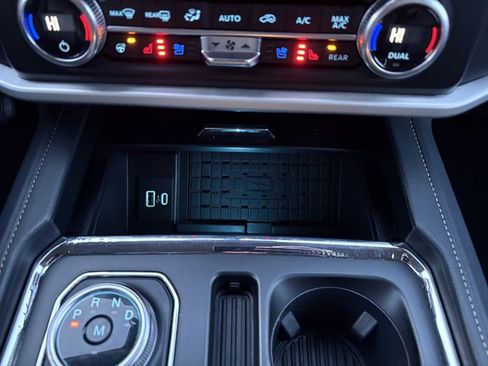 Certified 2024 Ford Expedition XLT image 28