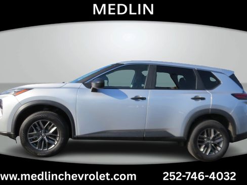 Used 2024 Nissan Rogue S FWD image 3