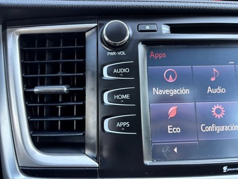 Used 2019 Toyota Highlander AWD V6 image 25