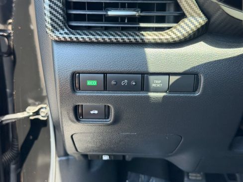 Used 2022 Nissan Sentra SV FWD image 19