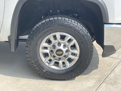 Used 2025 Chevrolet Silverado 2500 LT w/ Safety Package AWD/4WD image 9
