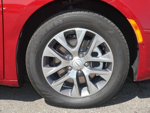 Used 2025 Chrysler Pacifica Pinnacle FWD image 14