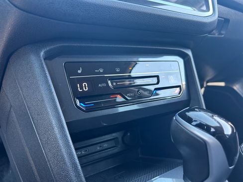 Certified 2022 Volkswagen Tiguan SE FWD image 12