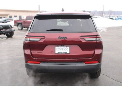 Used 2022 Jeep Grand Cherokee L Laredo image 4