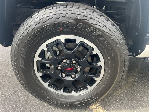 Used 2025 Toyota Tacoma TRD Off-Road AWD/4WD image 11