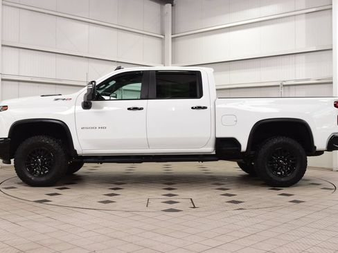 Used 2024 Chevrolet Silverado 2500 ZR2 w/ Technology Package AWD/4WD image 4