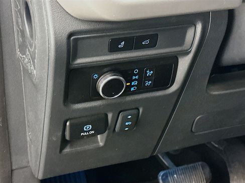 Used 2024 Ford Expedition XLT image 17