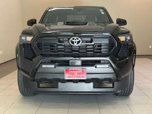 Certified 2025 Toyota Tacoma TRD Sport AWD/4WD image 6