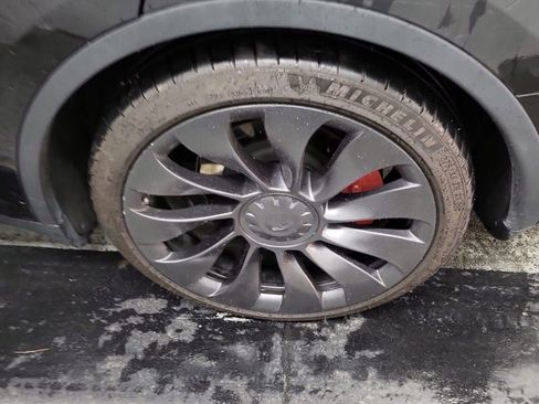 Used 2023 Tesla Model Y Performance AWD/4WD image 8
