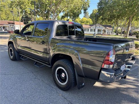 Used 2012 Toyota Tacoma 4x4 Double Cab w/ TRD Off-Road Pkg image 8