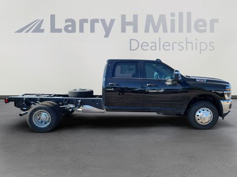 New 2025 RAM 3500 Tradesman w/ Chrome Appearance Group image 7