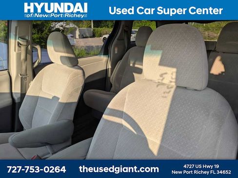 Used 2015 Toyota Sienna LE FWD image 3