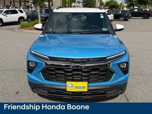 Used 2025 Chevrolet TrailBlazer ACTIV w/ Convenience Package AWD/4WD image 2