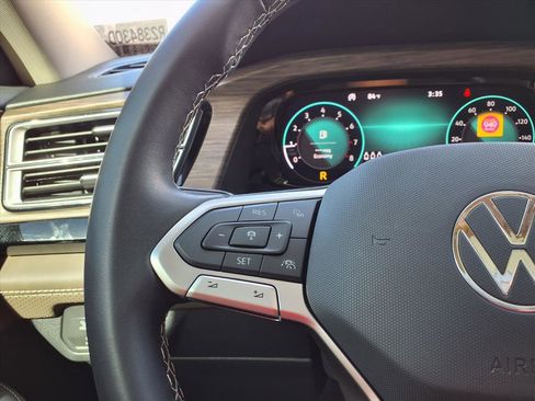 Used 2025 Volkswagen Atlas SEL image 27