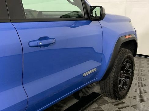 Used 2025 GMC Canyon Elevation w/ Convenience Package AWD/4WD image 9