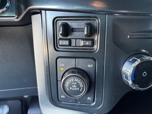 Used 2025 Ford F150 4x4 SuperCrew Platinum w/ Equipment Group 702A High image 32