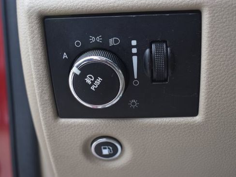 Used 2014 Jeep Grand Cherokee Overland image 25