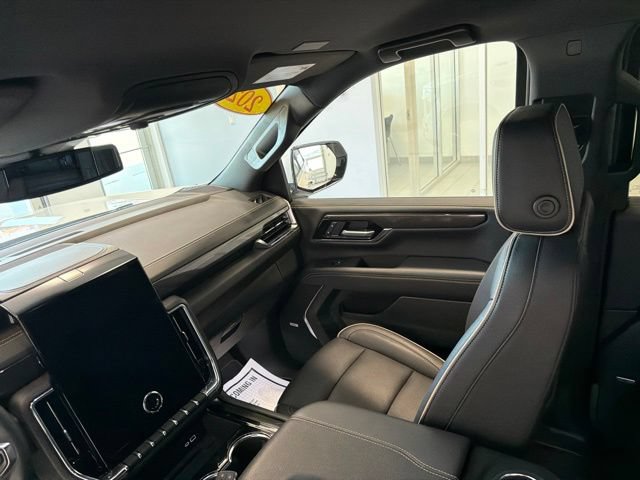 Used 2025 GMC Yukon Elevation w/ LPO, Elevation Black Package AWD/4WD image 38