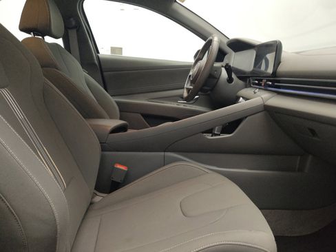 Used 2025 Hyundai Elantra SEL FWD image 21