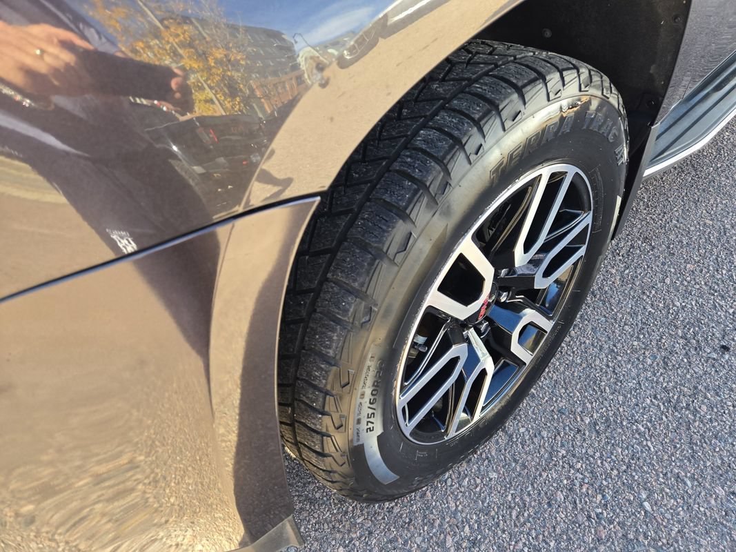 Used 2015 GMC Yukon SLT AWD/4WD image 5