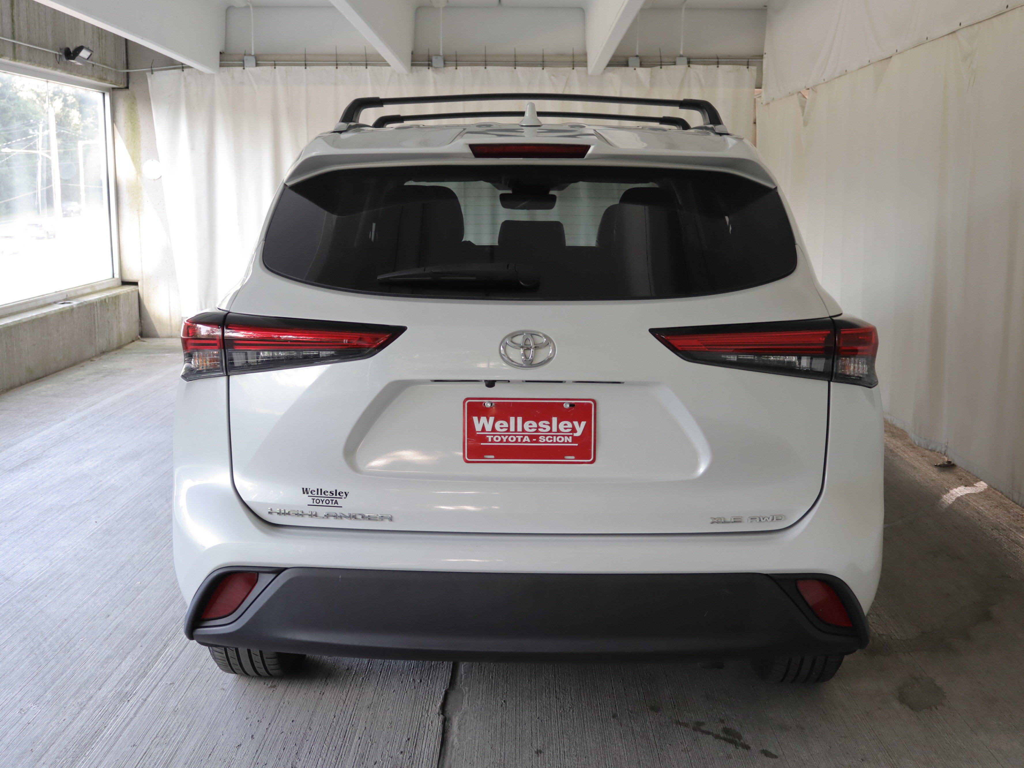 Used 2022 Toyota Highlander XLE AWD/4WD image 30