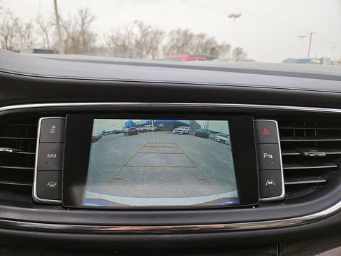 Used 2018 Buick Enclave Premium image 13