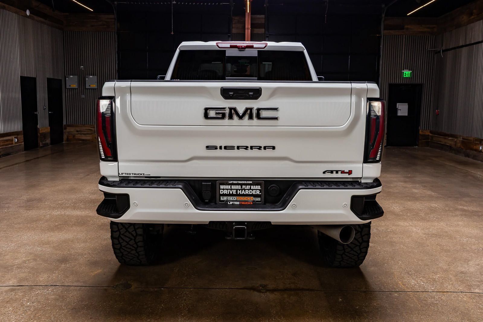 Used 2025 GMC Sierra 2500 AT4 w/ AT4 Premium Plus Package AWD/4WD image 8