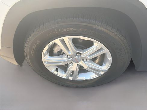 Used 2024 GMC Terrain SLE FWD image 36